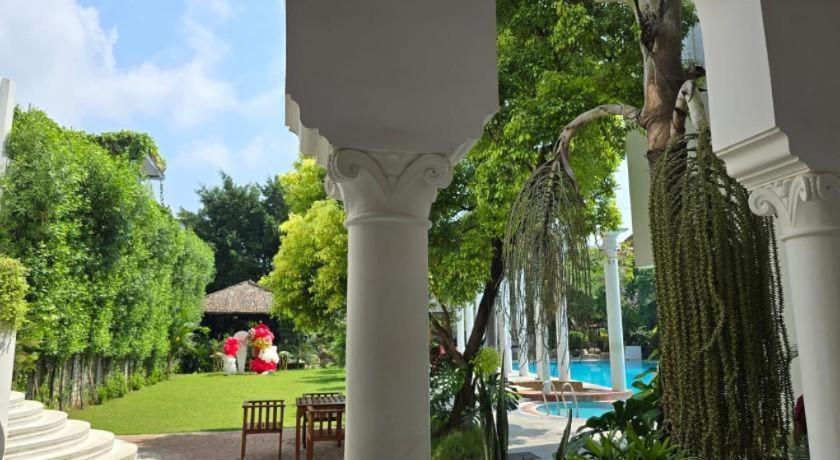 Club Denovo Hotell Butwal Exteriör bild