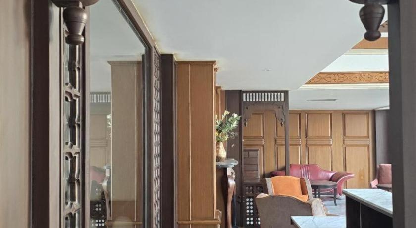 Club Denovo Hotell Butwal Exteriör bild