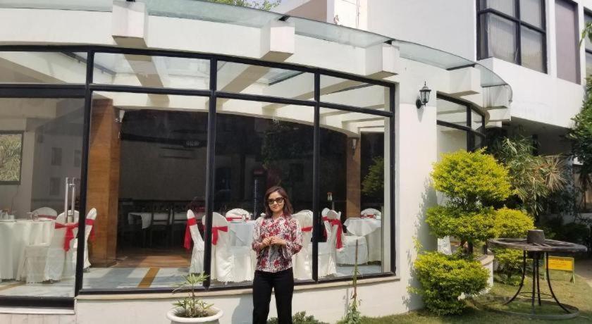 Club Denovo Hotell Butwal Exteriör bild