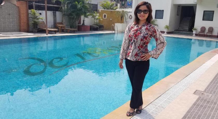 Club Denovo Hotell Butwal Exteriör bild